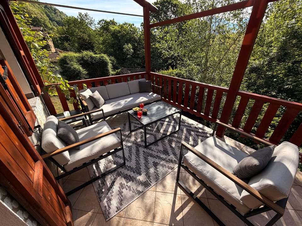 Day, View (from property/room), Balcony/Terrace, Seating area, Garden view