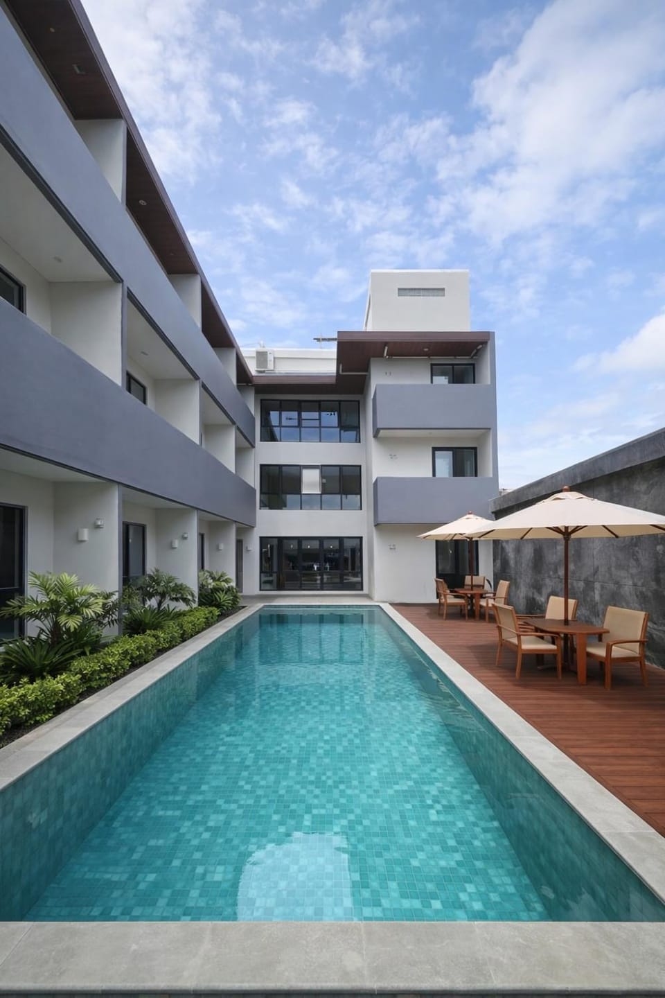 Property building, Day, Pool view, Swimming pool