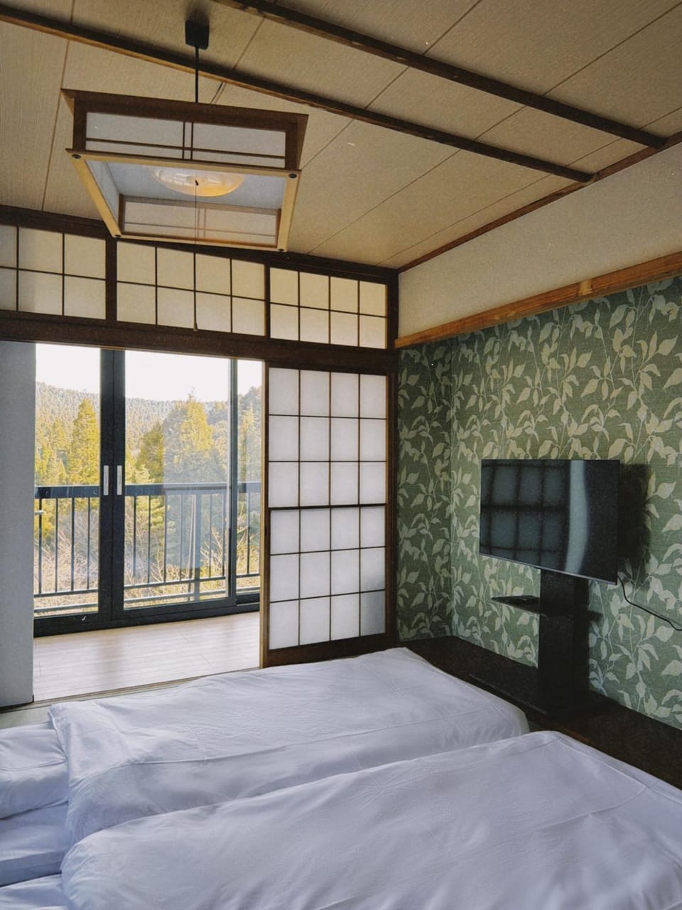 Bed, TV and multimedia, Bedroom