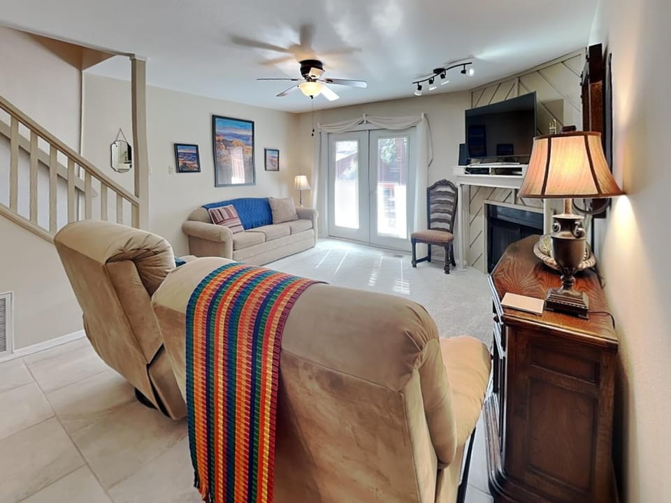 TV and multimedia, Living room, Seating area, fireplace, furniture