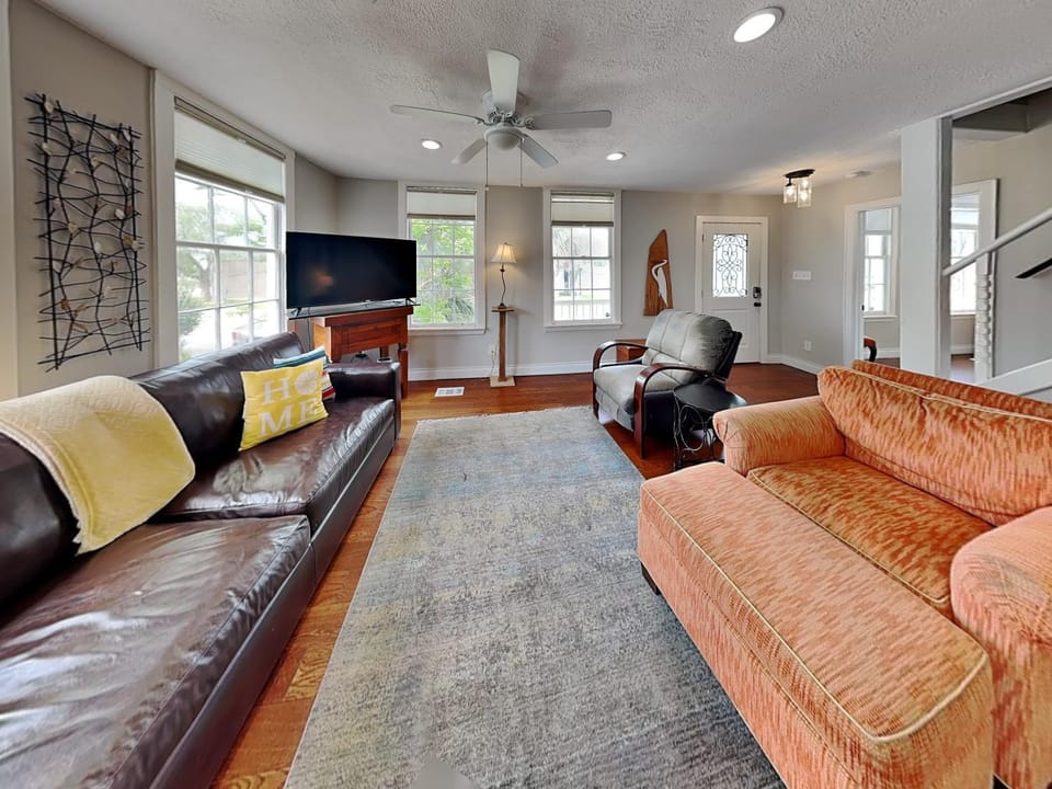 TV and multimedia, Living room, Seating area, furniture