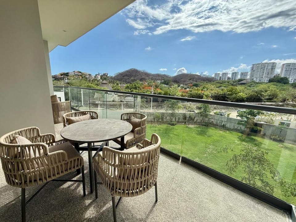 Zantamar 204C, oceanfront Apartment in La Cruz de Huanacaxtle