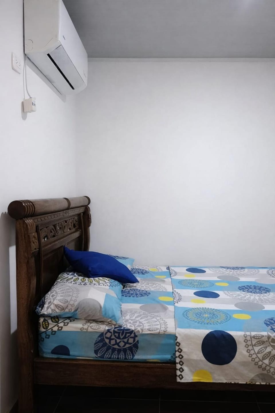 Bed, Photo of the whole room, Bedroom, air conditioner