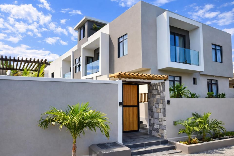 Property building, Facade/entrance, Day