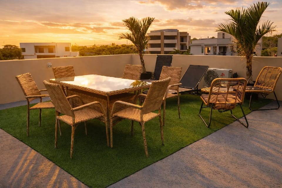 Property building, Patio, Day, View (from property/room), Balcony/Terrace, Seating area, Dining area