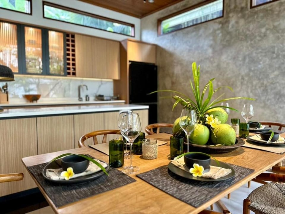 Kitchen or kitchenette, Food and drinks, Dining area, Food