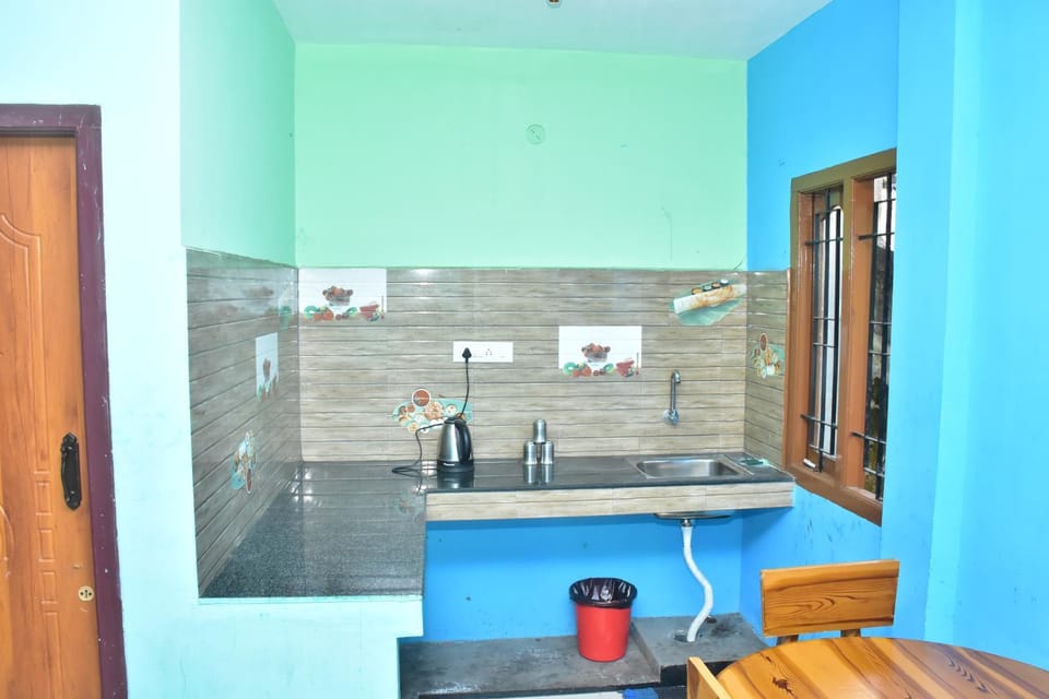 Coffee/tea facilities, Kitchen or kitchenette, Dining area