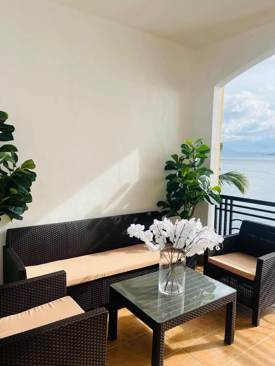 View (from property/room), Balcony/Terrace, Seating area, Sea view
