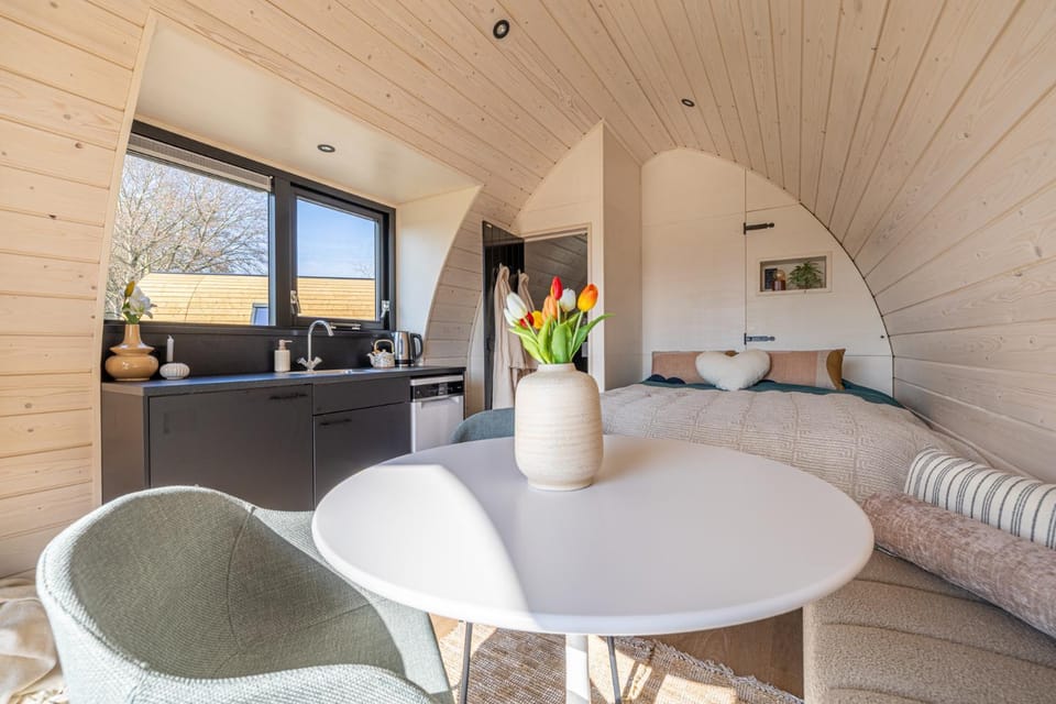 Sfeervolle recreatiepod aan het meer House in Leeuwarden