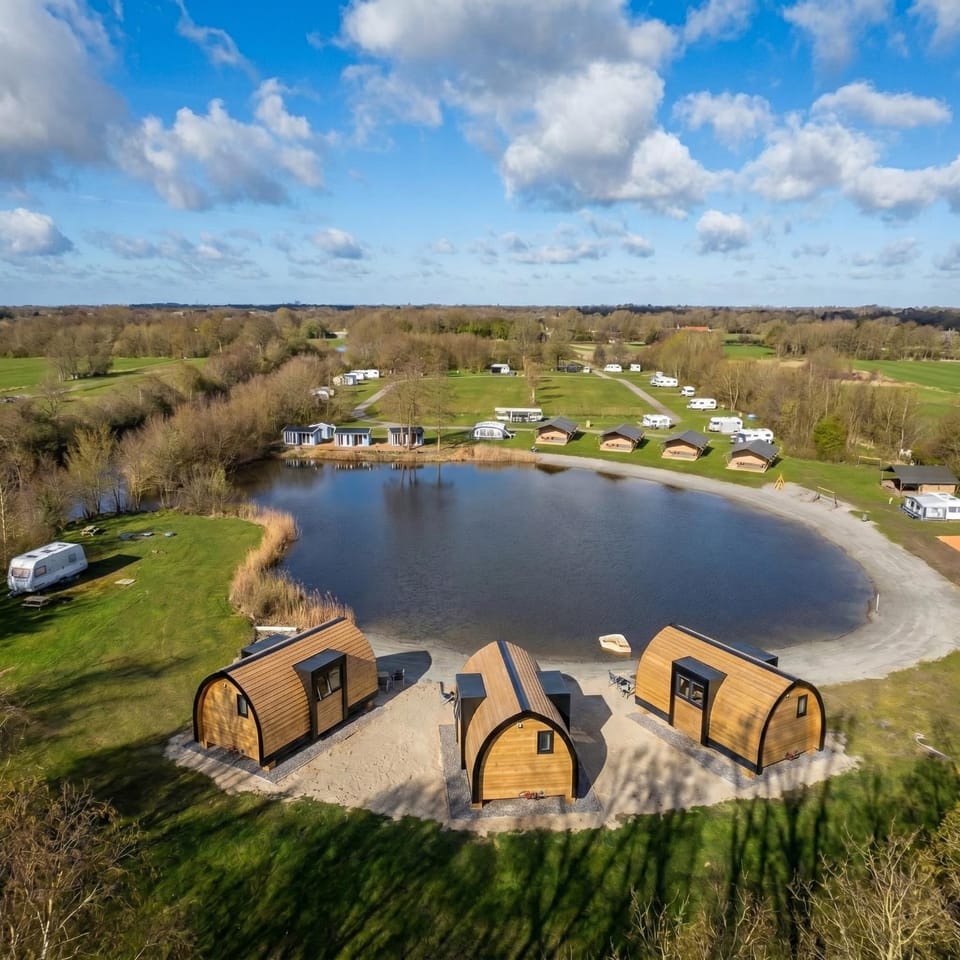 Sfeervolle recreatiepod aan het meer House in Leeuwarden