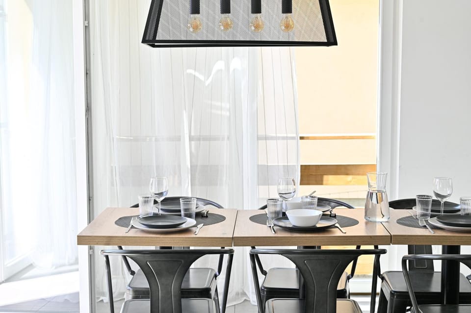 Seating area, Dining area