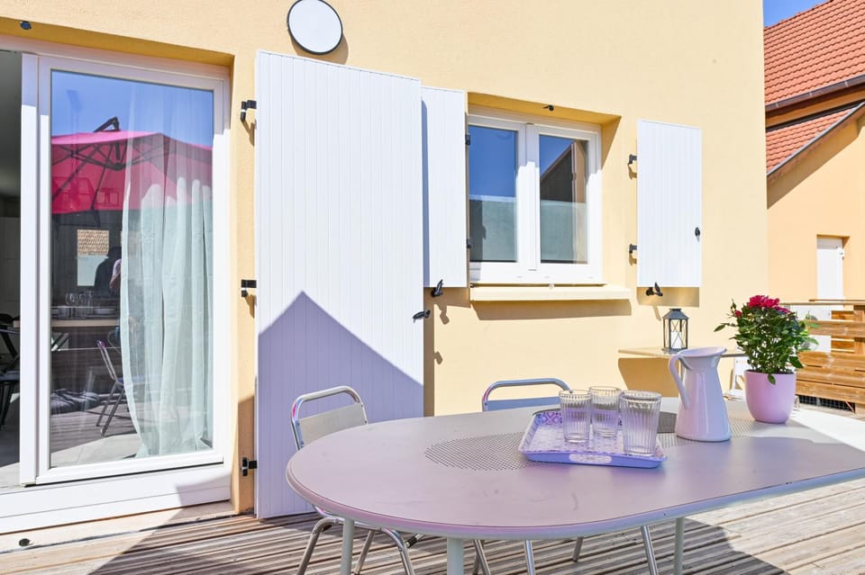 Property building, Day, View (from property/room), Balcony/Terrace, Dining area