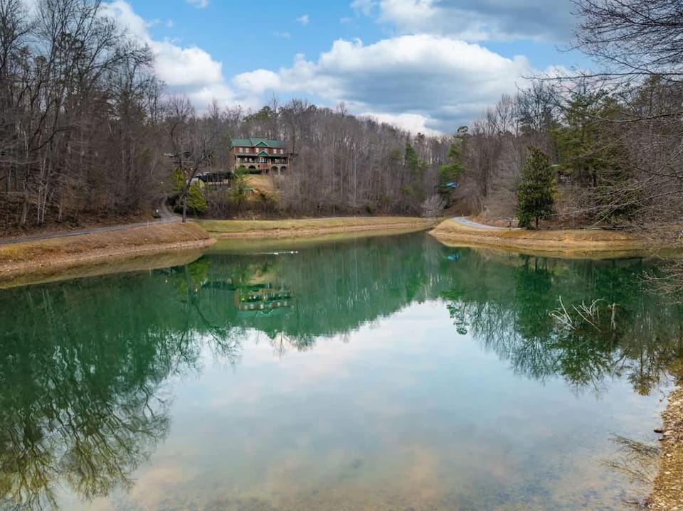 Luxury Chalet Retreat with Prime Location Hot Tub Pond House in Gatlinburg