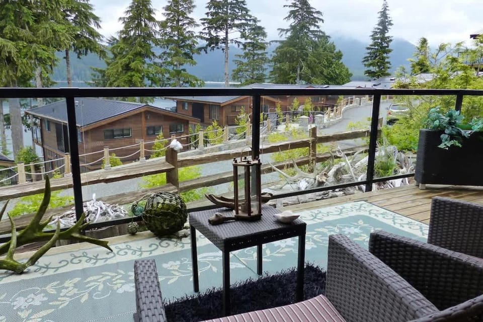Tiltin Hilton- Ocean View - Pet Friendly - sleep 4 House in Cowichan Valley