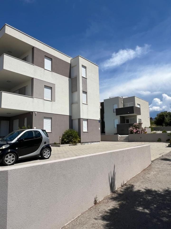 Property building, Day, Parking