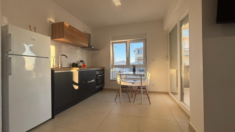 Kitchen or kitchenette, Dining area, dishwasher, oven, stove