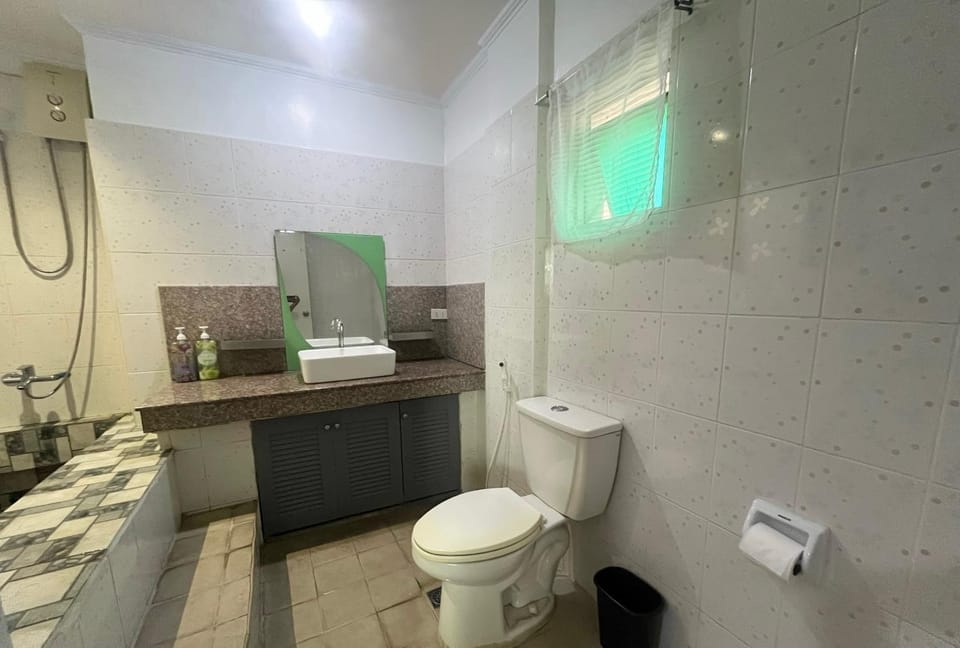 Shower, Toilet, Bathroom, bidet