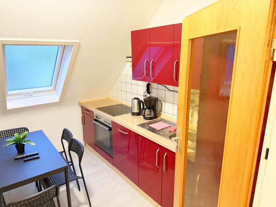 Coffee/tea facilities, Kitchen or kitchenette, Dining area