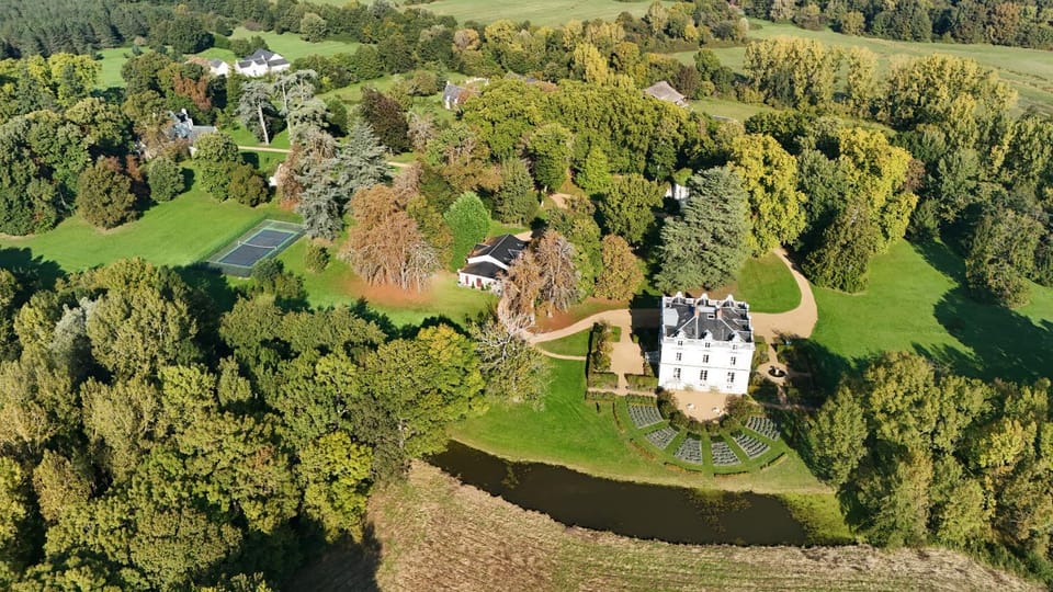 Property building, Day, Natural landscape, Bird's eye view, Garden, Landmark view