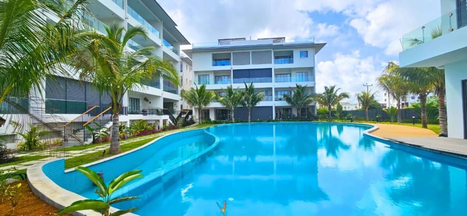 Property building, Garden, Garden view, Pool view, Swimming pool
