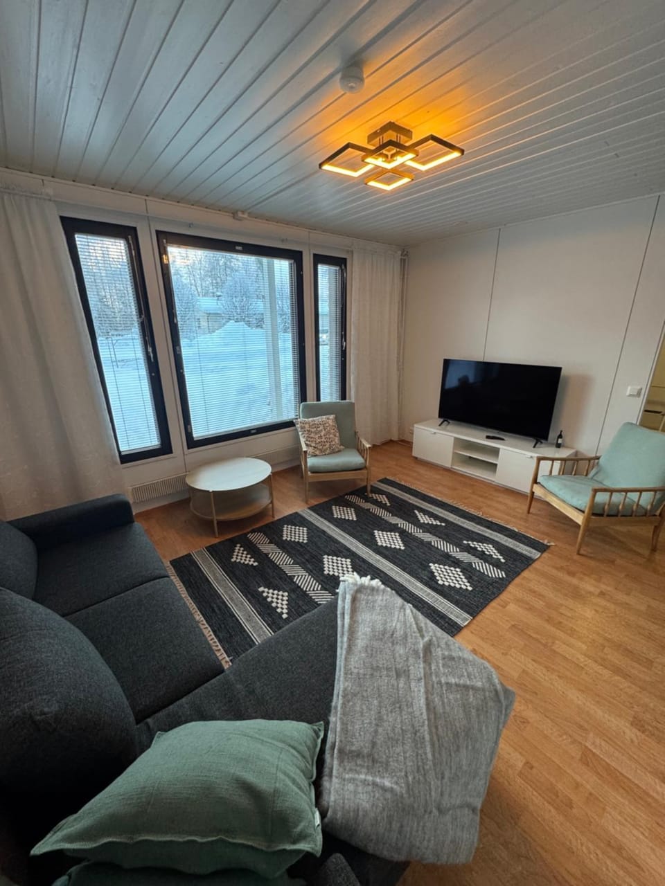 TV and multimedia, Living room, Evening entertainment