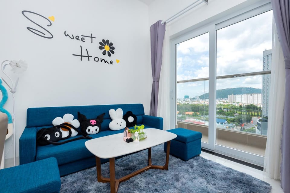 View (from property/room), Balcony/Terrace, Living room, Seating area