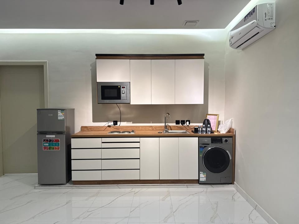 Kitchen or kitchenette, washing machine