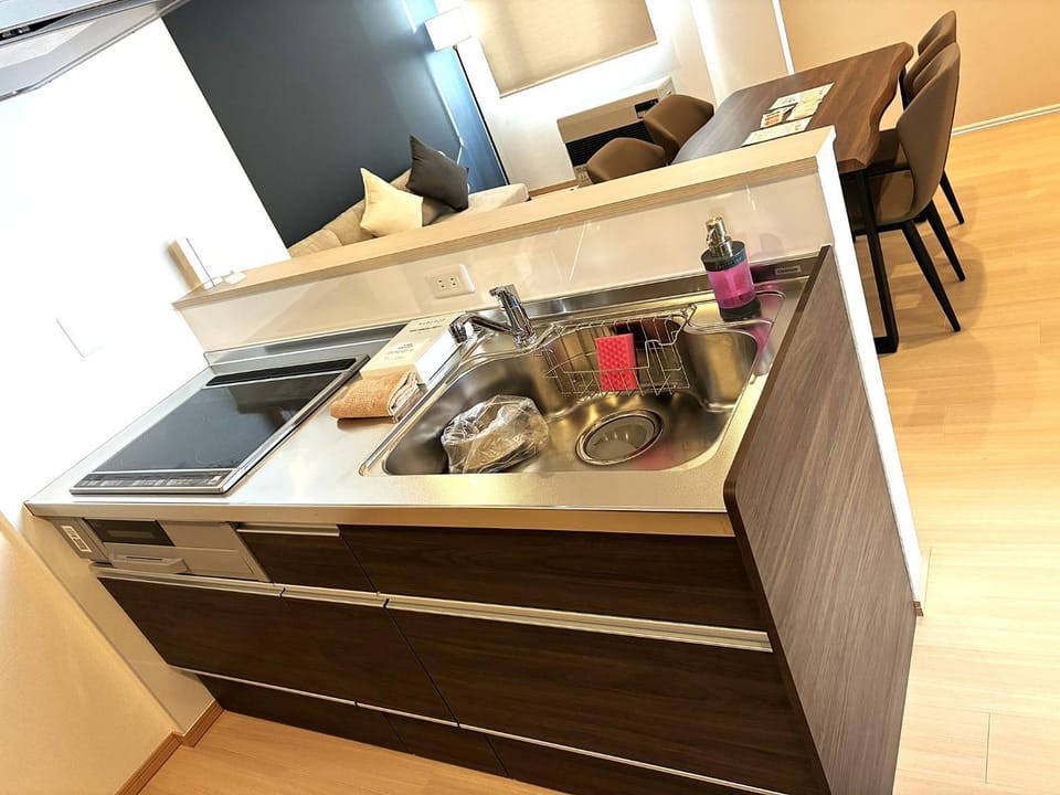 Kitchen or kitchenette, Dining area, stove