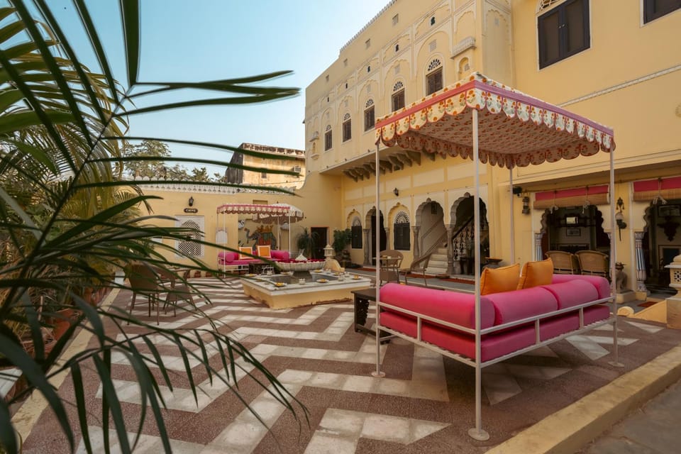 Property building, Patio, Restaurant/places to eat, Banquet/Function facilities, Seating area, Inner courtyard view