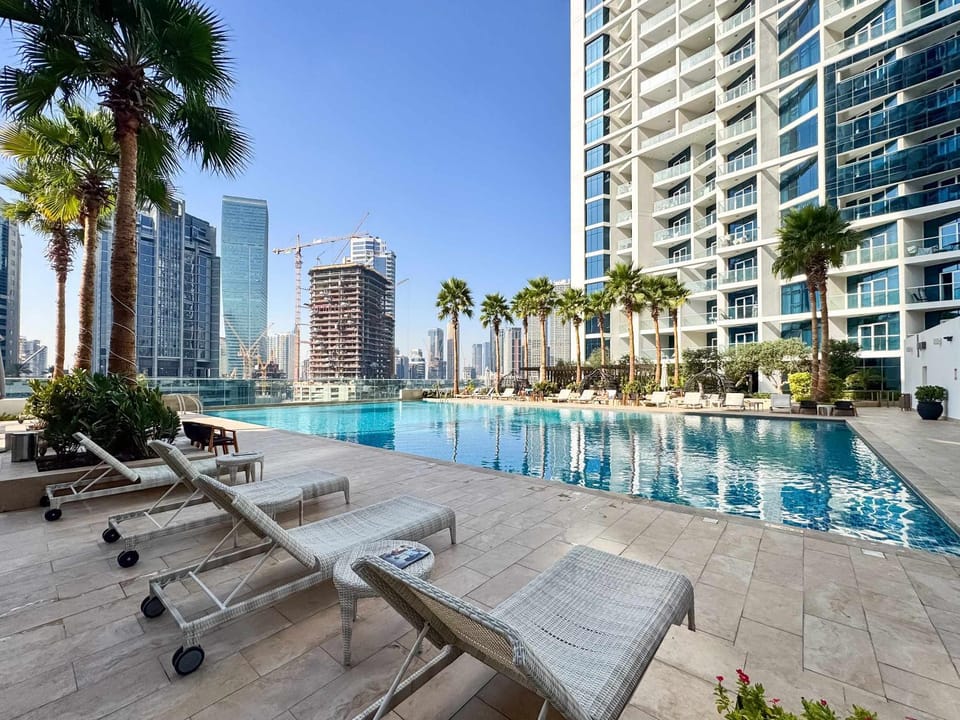 Property building, Day, City view, Pool view, Swimming pool, sunbed