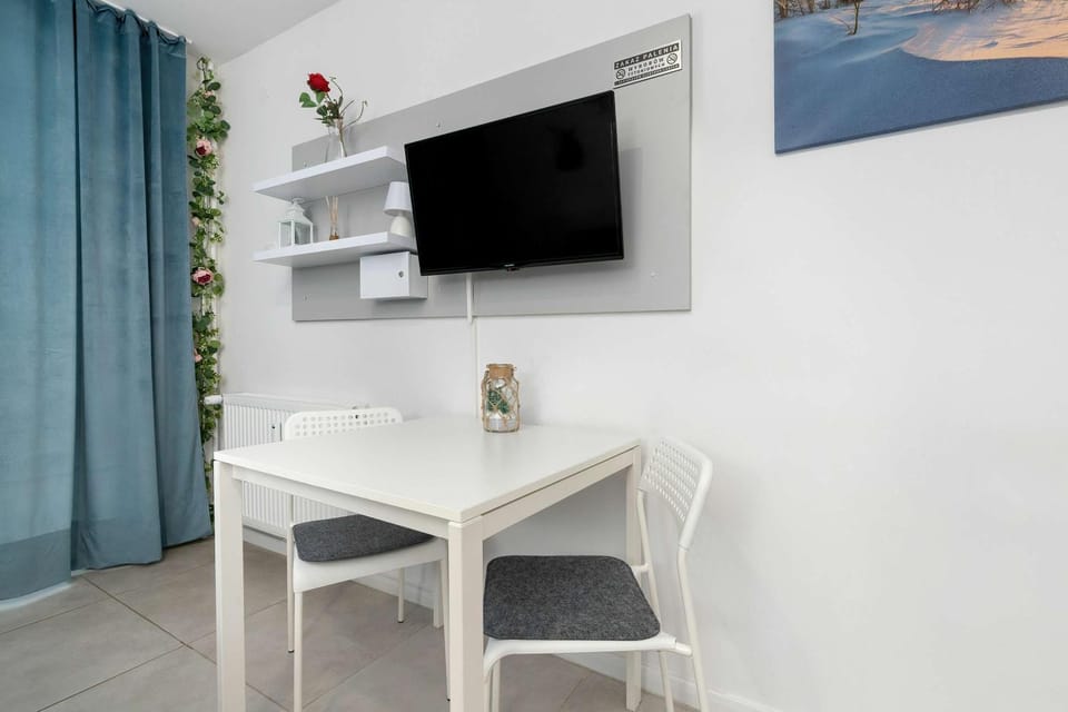 TV and multimedia, Dining area, Evening entertainment