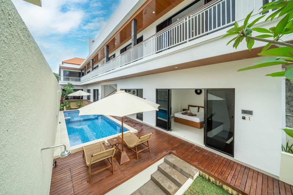 Property building, Patio, Day, View (from property/room), Balcony/Terrace, Pool view, Swimming pool, Swimming pool, sunbed