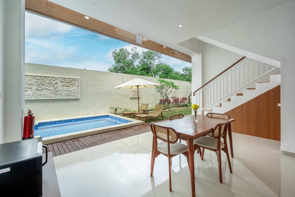 Living room, Seating area, Dining area, Pool view, Swimming pool, Swimming pool, sunbed
