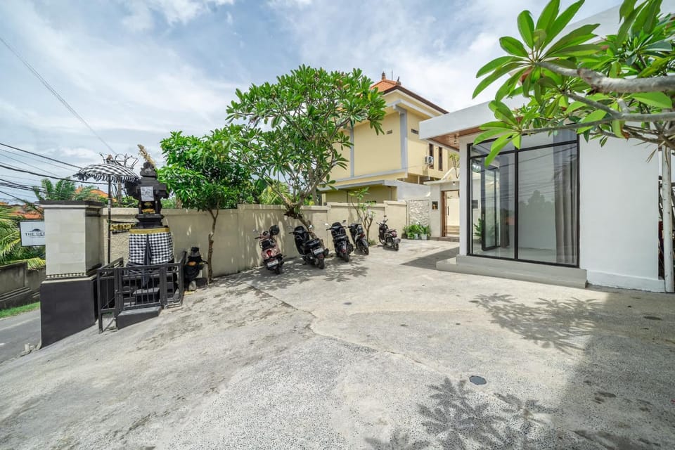 Property building, Patio, Day, Garden, Garden, View (from property/room), Balcony/Terrace, Dining area, Garden view