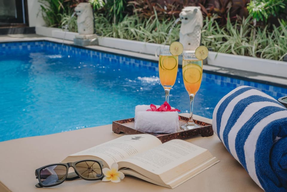 Food and drinks, Swimming pool, Drinks