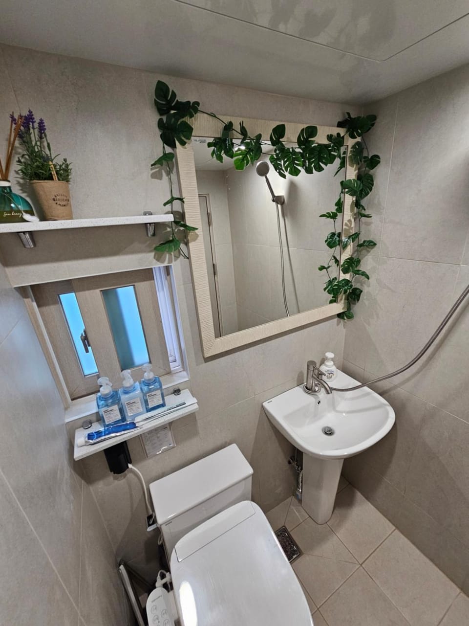 Pet-Friendly Gwangalli Beach Stay, 2 Guests, Self Check-in Bed and Breakfast in Busan