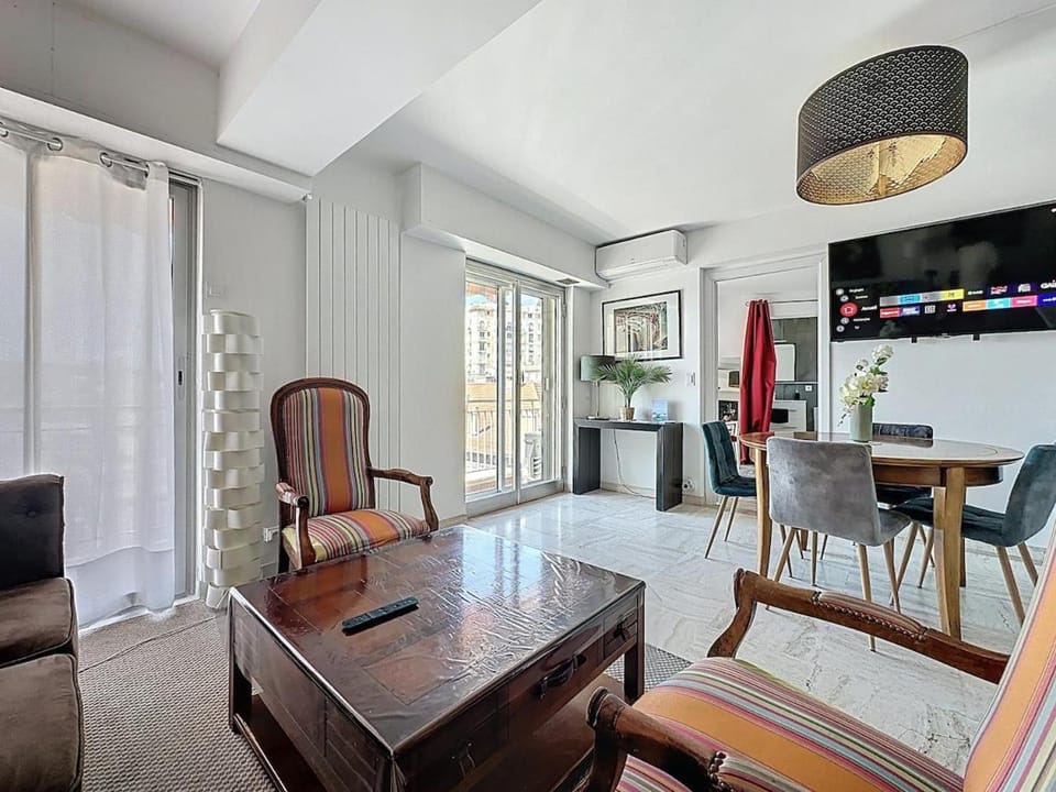 69m2, balcon vue mer, 2 salles de bain Apartment in Cannes