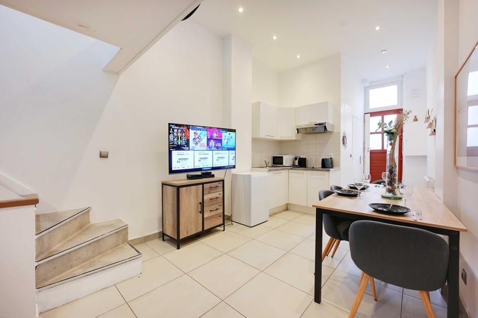 TV and multimedia, Kitchen or kitchenette, Dining area