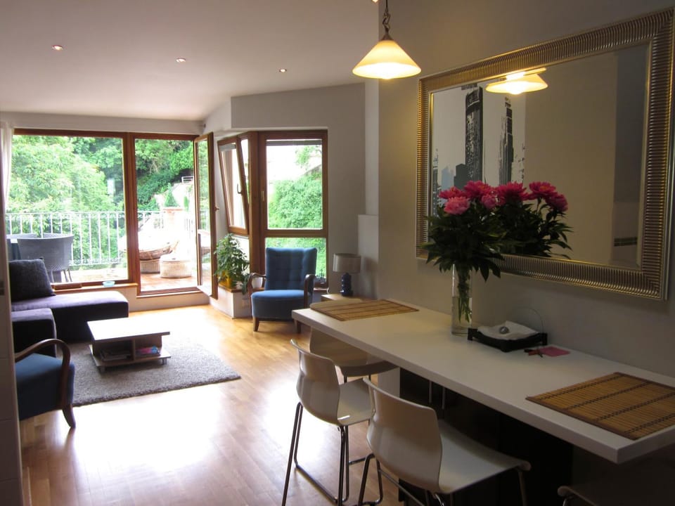Dining area, kitchen