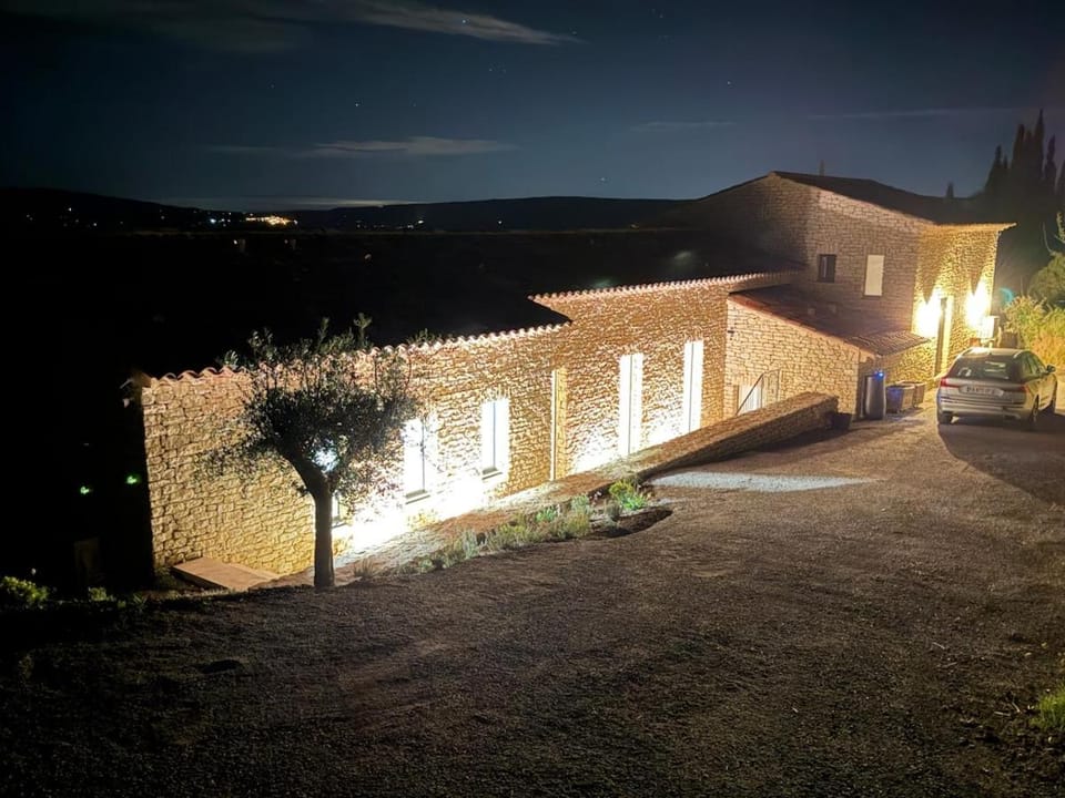 Property building, Facade/entrance, Night