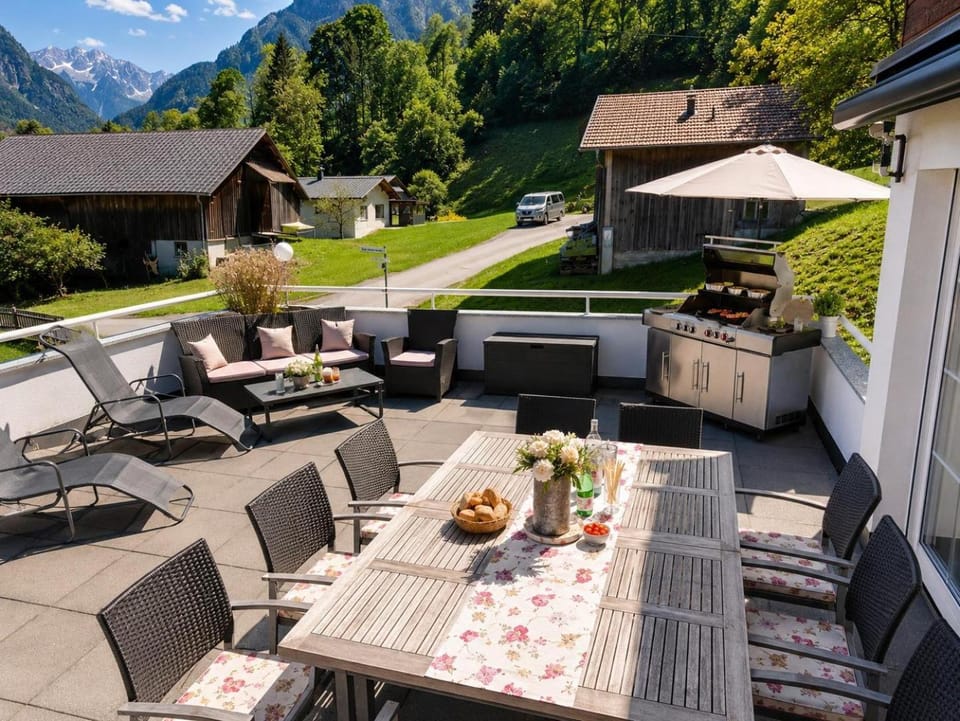 Spring, Natural landscape, BBQ facilities, Seating area, Dining area, Garden view, Mountain view