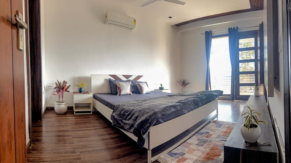 Minimalist 3BHK and 1 extra room with Lift and PS5 on rent Apartment in Chandigarh
