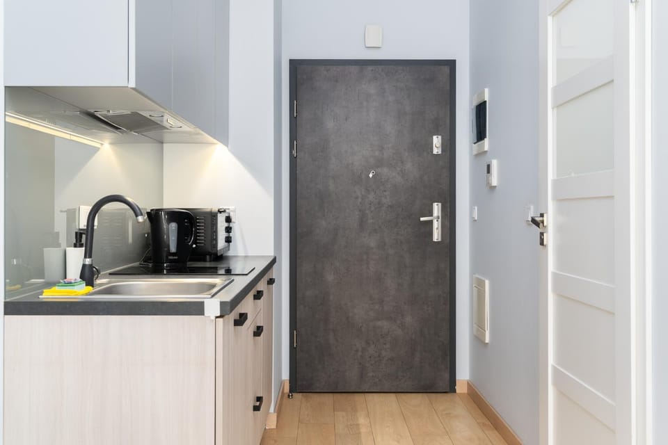Kitchen or kitchenette, oven