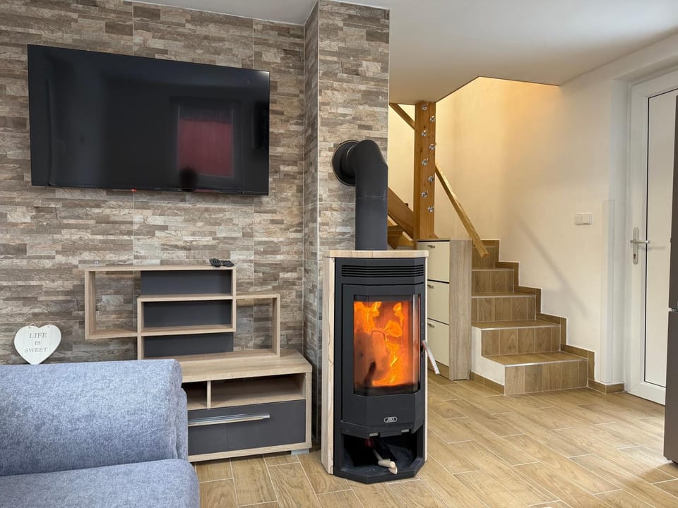Living room, fireplace, kitchen