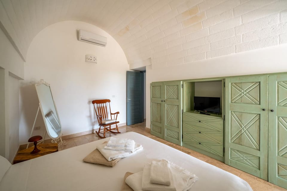Trullo Vignaiolo with Private Pool in Ostuni Apartment in Province of Taranto
