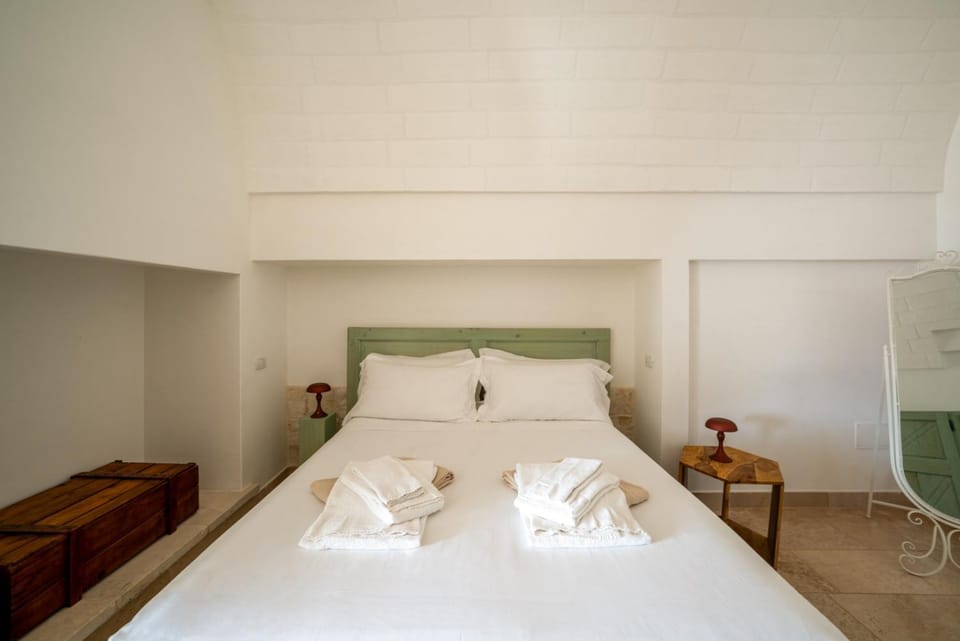 Trullo Vignaiolo with Private Pool in Ostuni Apartment in Province of Taranto