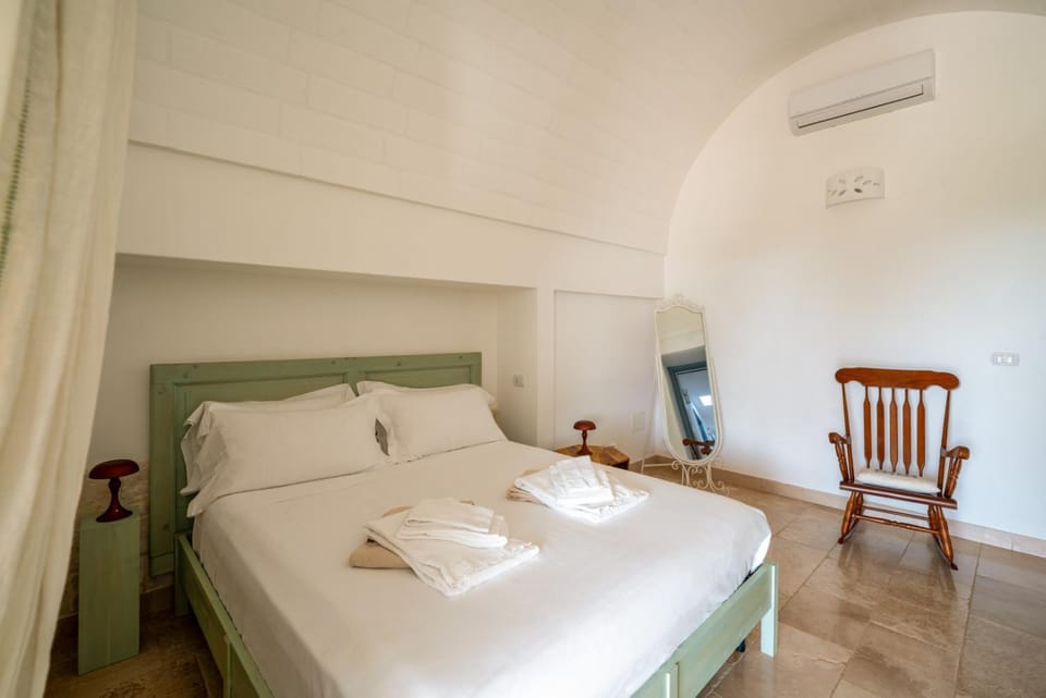 Trullo Vignaiolo with Private Pool in Ostuni Apartment in Province of Taranto