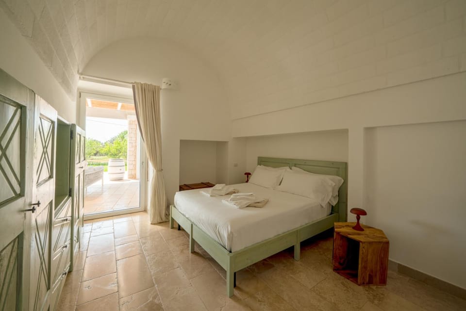 Trullo Vignaiolo with Private Pool in Ostuni Apartment in Province of Taranto