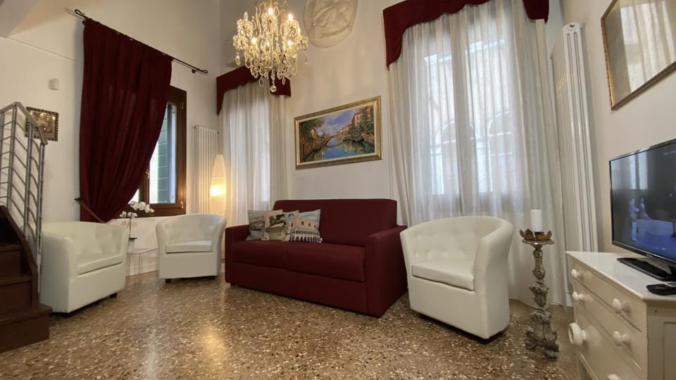 Communal lounge/ TV room, Living room