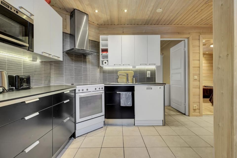 Villa Lumi - 200 m from Lake Pyhäjärvi - Valkea Homes Villa in Rovaniemi